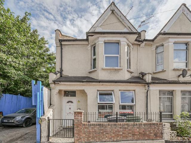 House for sale in Tottenham Hale, Greater London