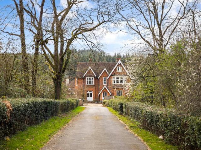 House for sale in Pachesham Park, Surrey