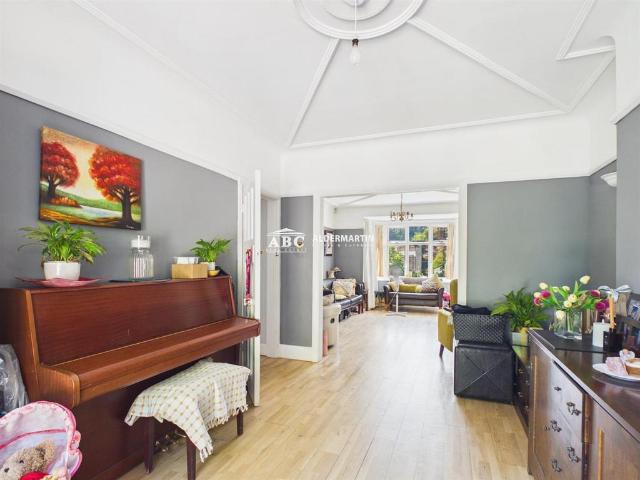 House for sale in Little Stanmore, Greater London