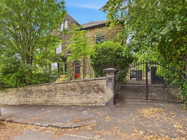 House for sale in Broomhill, South Yorkshire