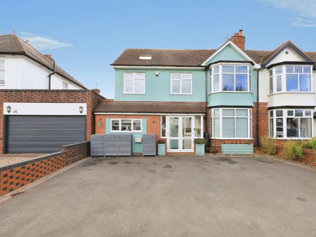 House for sale in Bromsgrove, Worcestershire