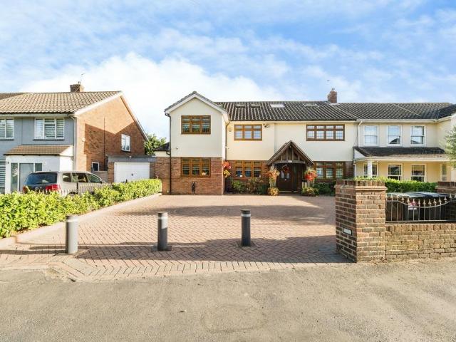 House for sale in Chigwell Row, Epping Forest