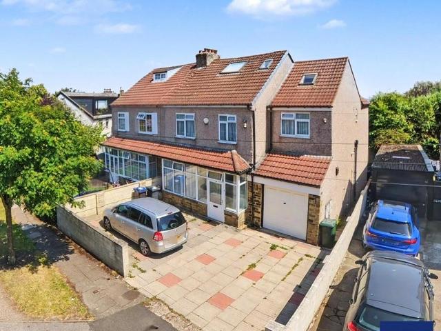 House for sale in Frizinghall, West Yorkshire