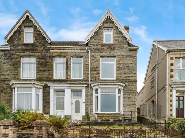 House for sale in Cimla, Neath
