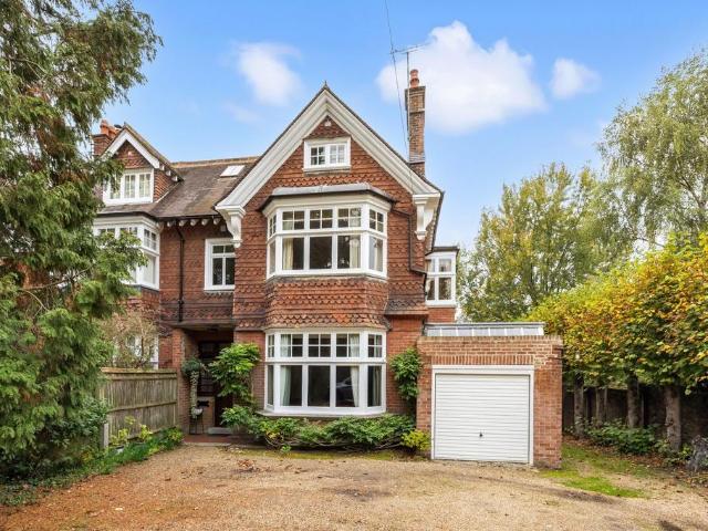 House for sale in Lucastes, Perryfields