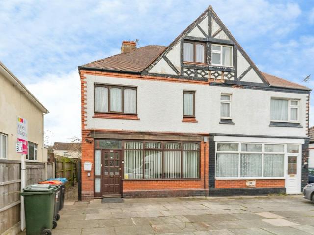 House for sale in Rossmore, Cheshire