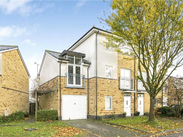 House for sale in Greater London