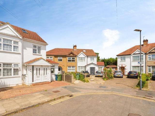 House for sale in Wealdstone, Greater London