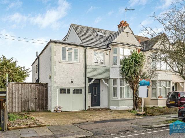House for sale in Friern Barnet, Greater London
