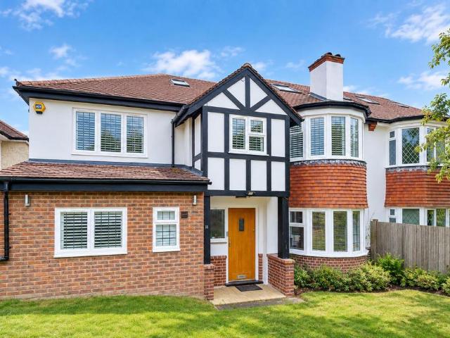 House for sale in London Borough of Croydon, Sanderstead