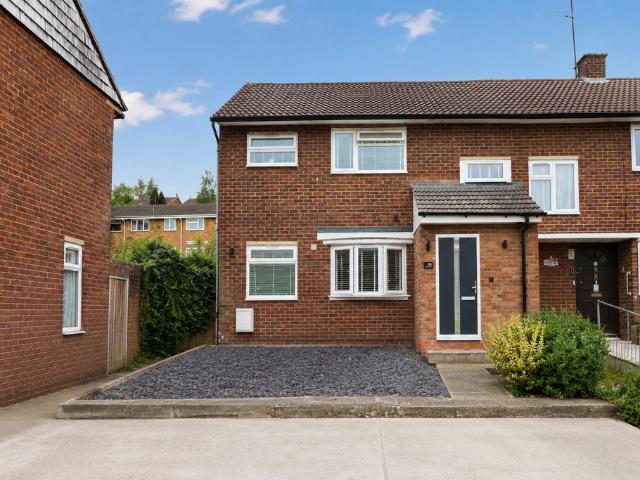 House for sale in Spring Park, Luton
