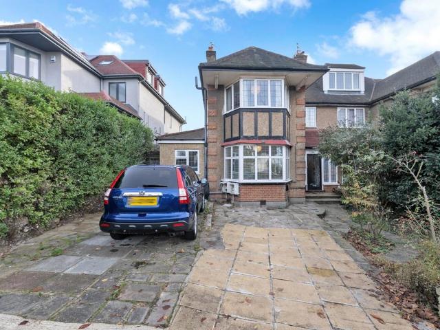 House for sale in Golders Green, Greater London