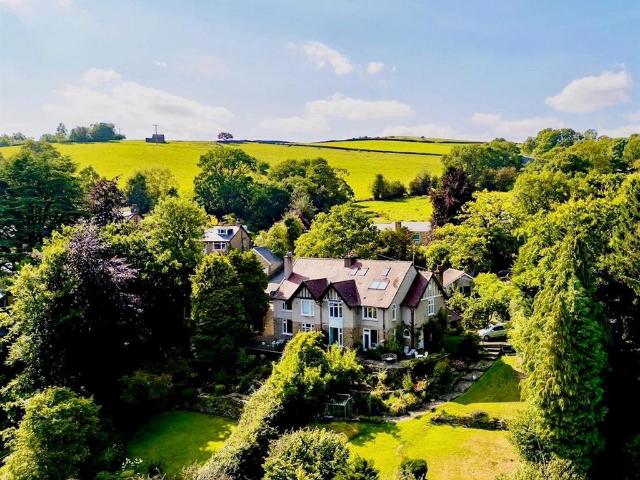 House for sale in Hockerley, Charlesworth