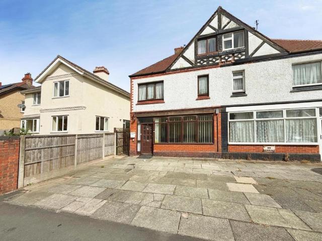 House for sale in Rossmore, Cheshire