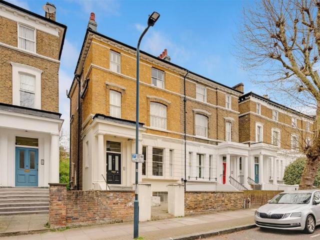 House for sale in Queen's Park, Greater London