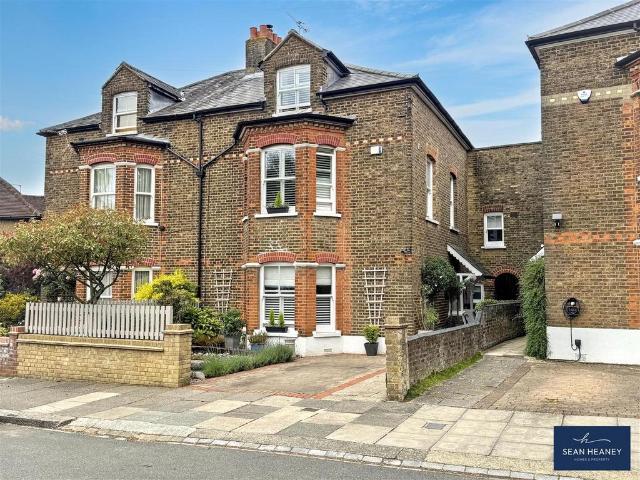 House for sale in High Barnet, Greater London