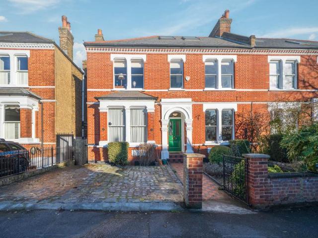 House for sale in Tulse Hill, Greater London