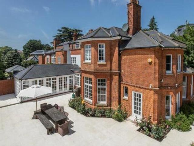 House for sale in Ascot