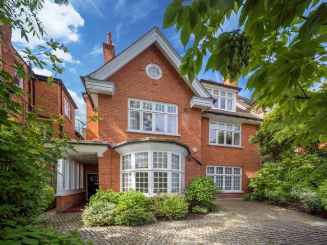 Semi Detached House for sale in Hampstead