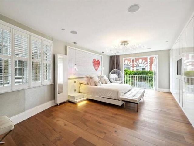 Farm for sale in Chiswick, Greater London