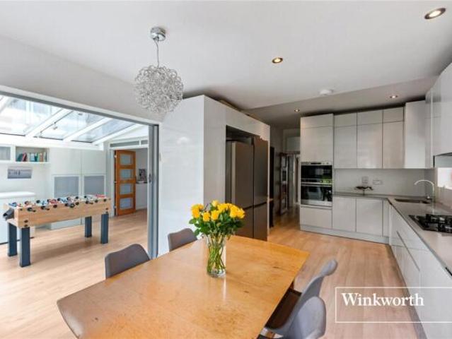Farm for sale in Finchley, Greater London