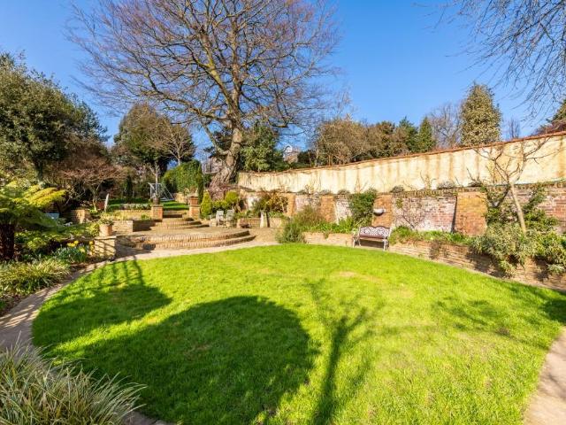 Farm for sale in Frognal