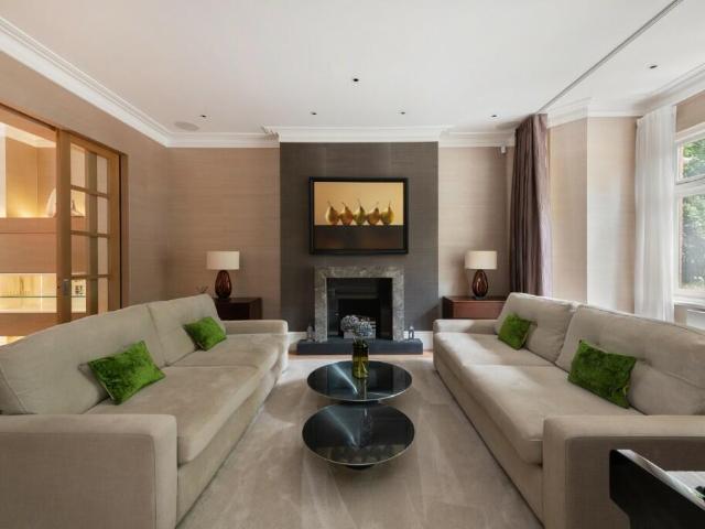 Semi Detached House for sale in Hampstead