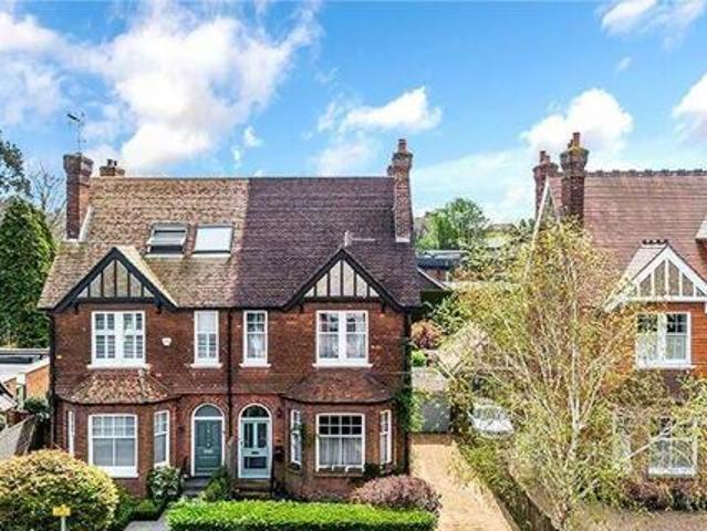 House for sale in Oxted, Hillview