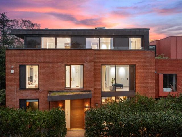 Semi Detached House for sale in Hampstead