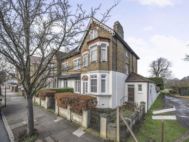 Semi Detached House for sale in New Eltham