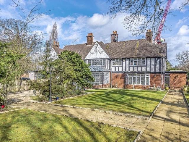 Semi Detached House for sale in Hampstead Garden Suburb