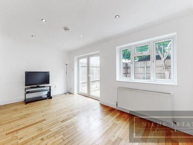 House for rent in North Finchley, Greater London