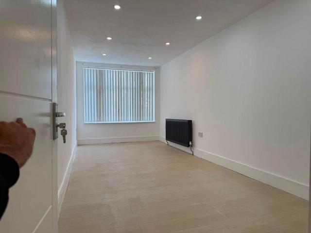 House for rent in Chattern Hill, Lower Halliford