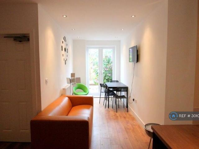 House for rent in Civic Centre, Falcon Lodge