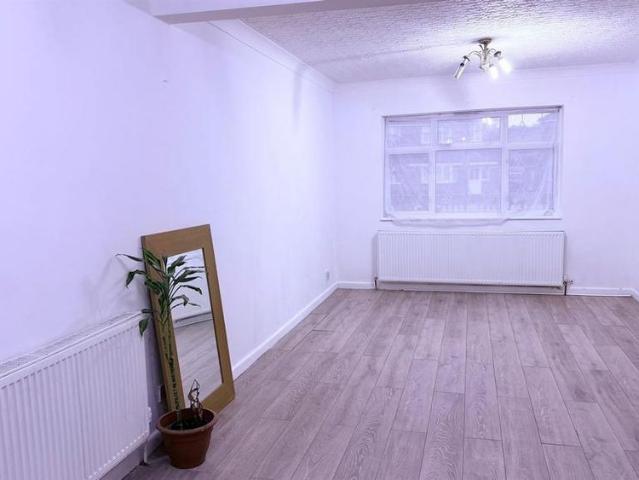 House for rent in Charville, Greater London
