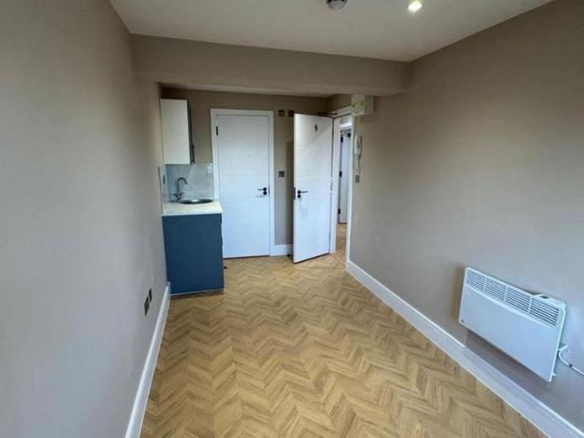 Room for rent in Fieldcommon, Elmbridge