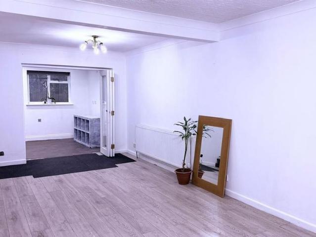 House for rent in Charville, Greater London