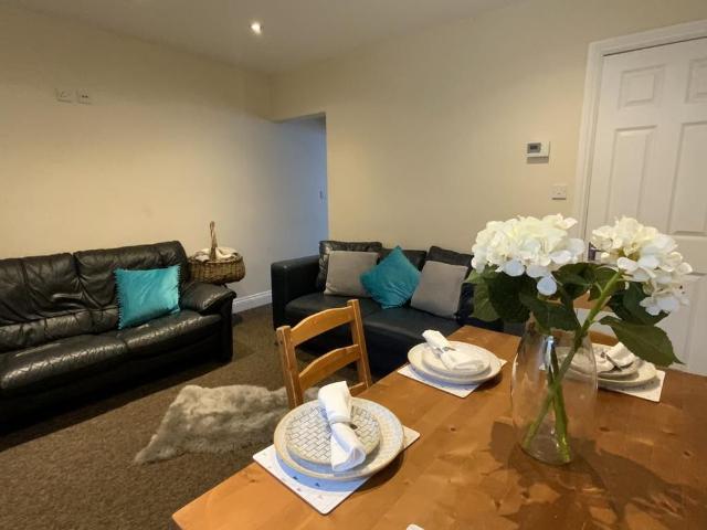 House for rent in Guildford Park, Guildford