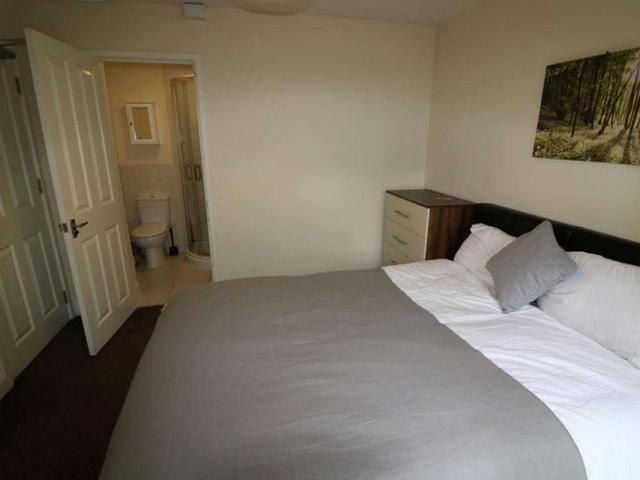 House for rent in Lye Valley, The Slade