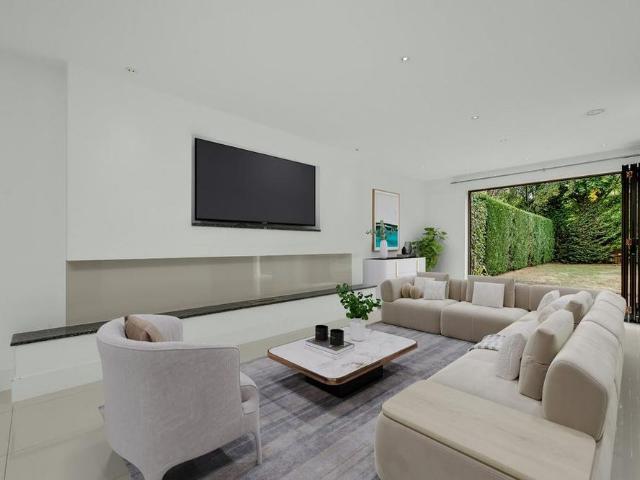 House for rent in Esher Place, Elmbridge