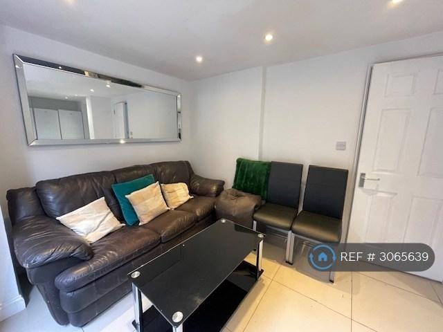 House for rent in Bellfields, Guildford