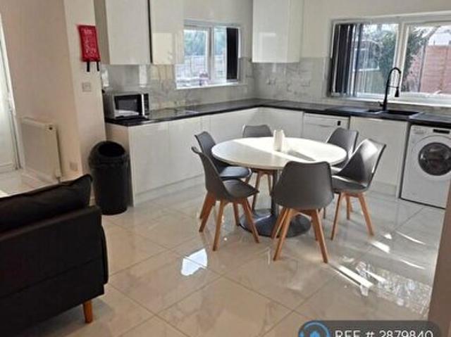 Apartment for rent in Cowley Marsh, The Slade