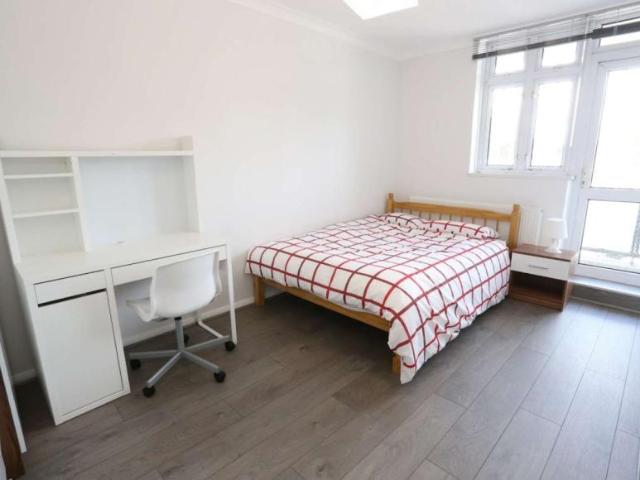 Room for rent in Lyons, Greater London
