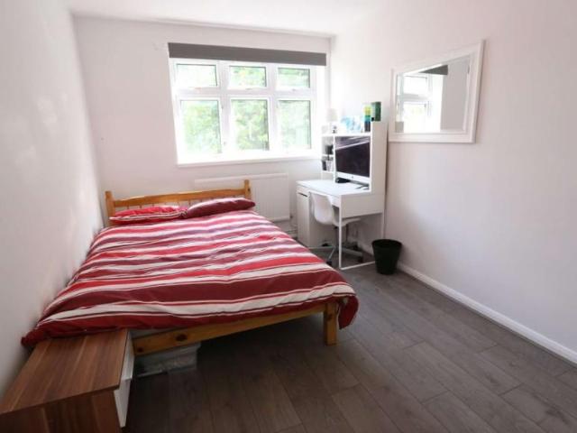 Room for rent in Lyons, Greater London