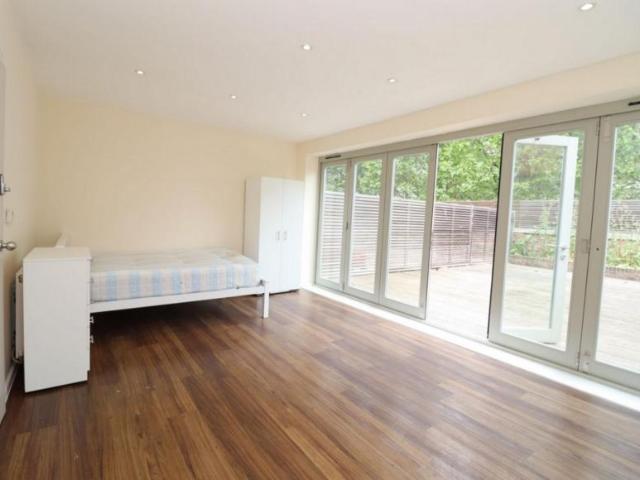 Room for rent in London Borough of Ealing, Greater London