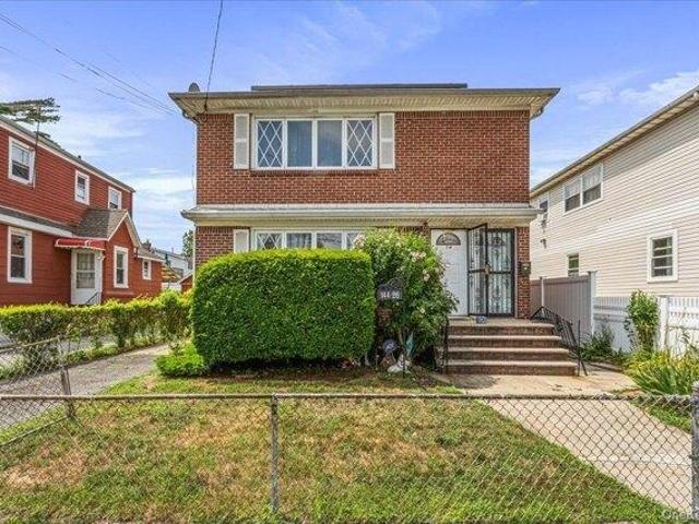 House for sale in Queens, Arverne