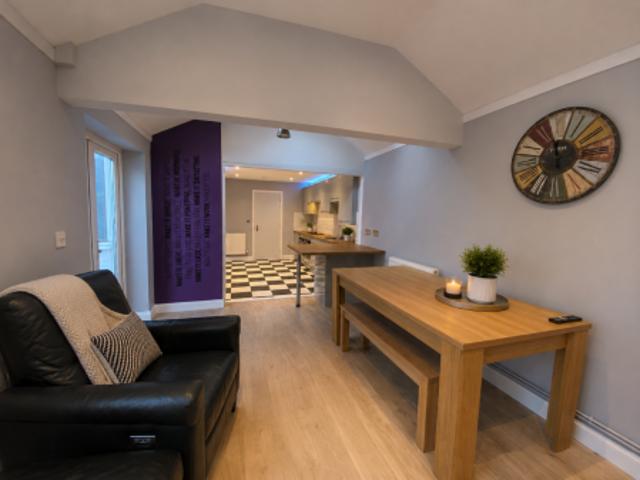 Room for rent in Hales Place, The Bridge