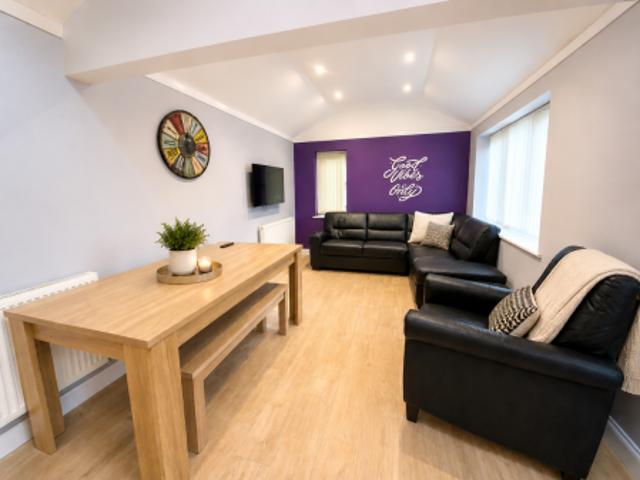 Room for rent in Hales Place, The Bridge