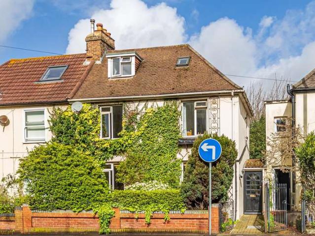 Studio for sale in Poole