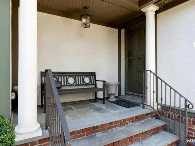 House for sale in Teaneck, New Jersey